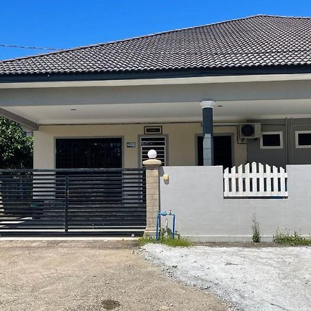 Nikmat Homestay Riyadh Kampong Tuan Mandak Exteriör bild