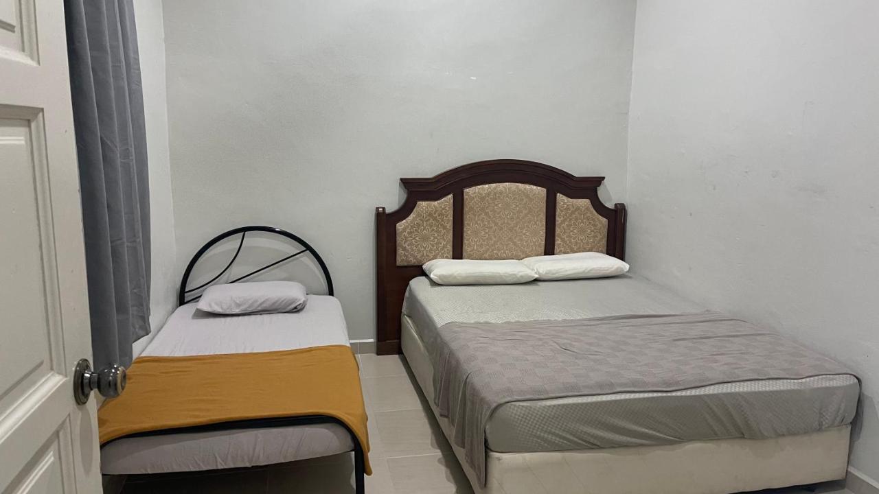 Nikmat Homestay Riyadh Kampong Tuan Mandak Exteriör bild